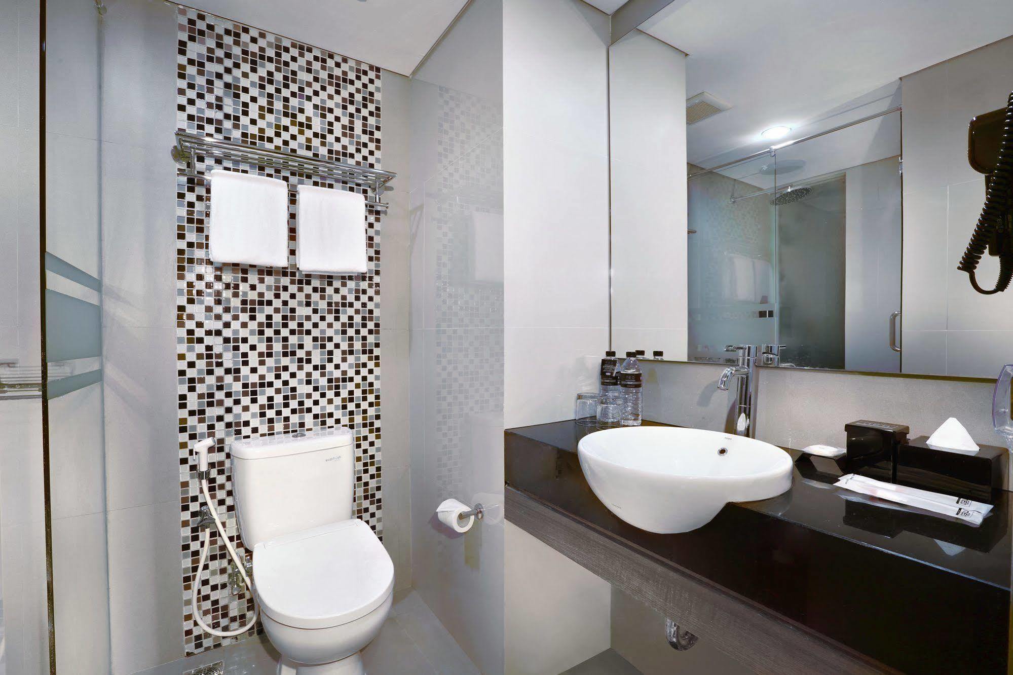 Hotel Neo Malioboro By Aston Yogyakarta Exterior photo