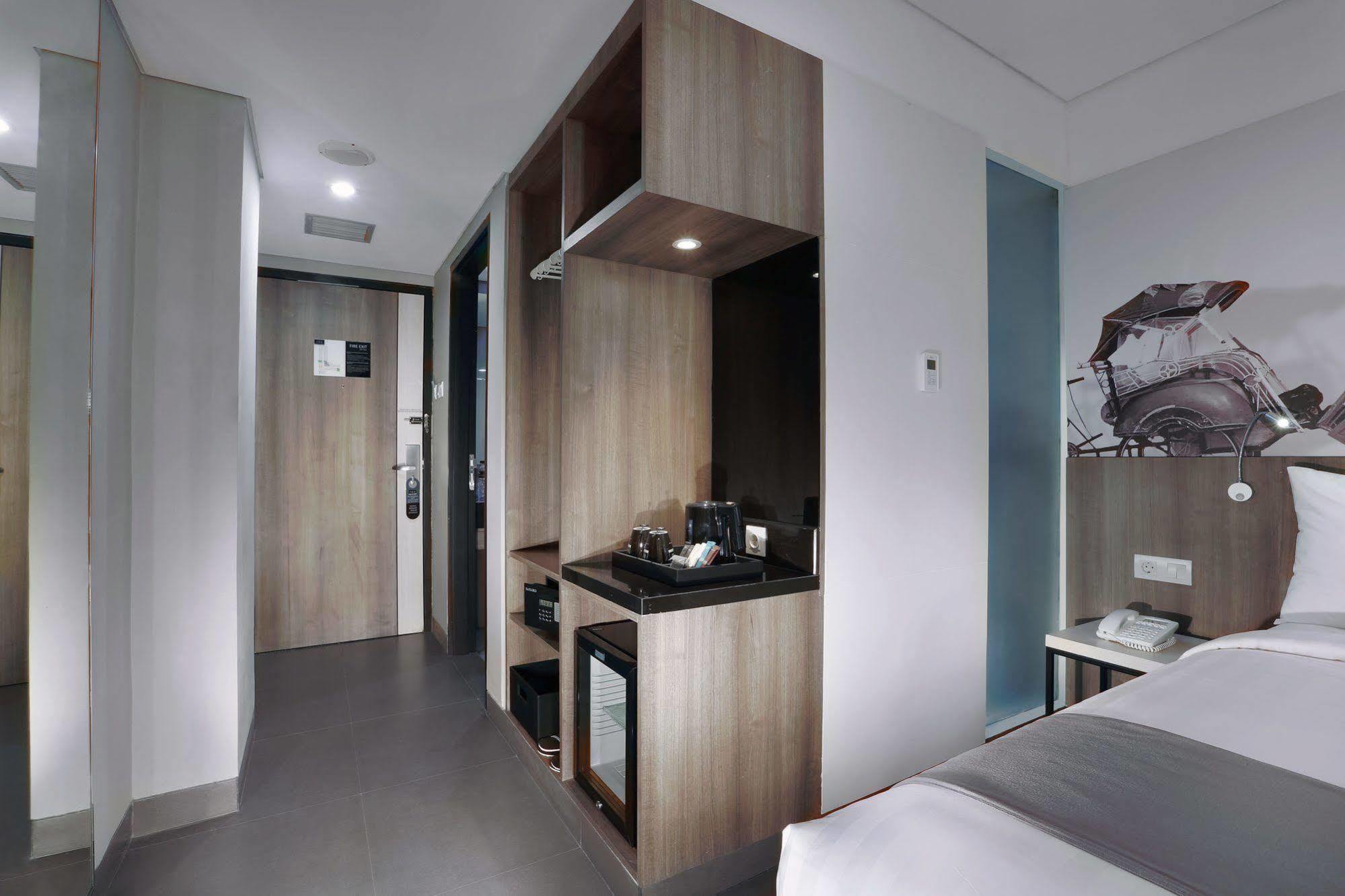 Hotel Neo Malioboro By Aston Yogyakarta Exterior photo